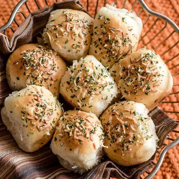Recipe for Garlic Parmesan Dinner Rolls