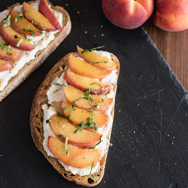 Recipe for Peach Toast with Ricotta and Mint