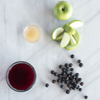 https://hamiltonbeach.com/assets/cache/pthumb/apple-cider-vinegar-cranberry-apple-whole-juice-2.7f1e032b.jpg
