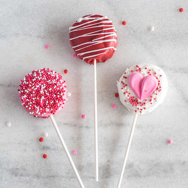 Recipe for Valentine's Day Oreo Pops 