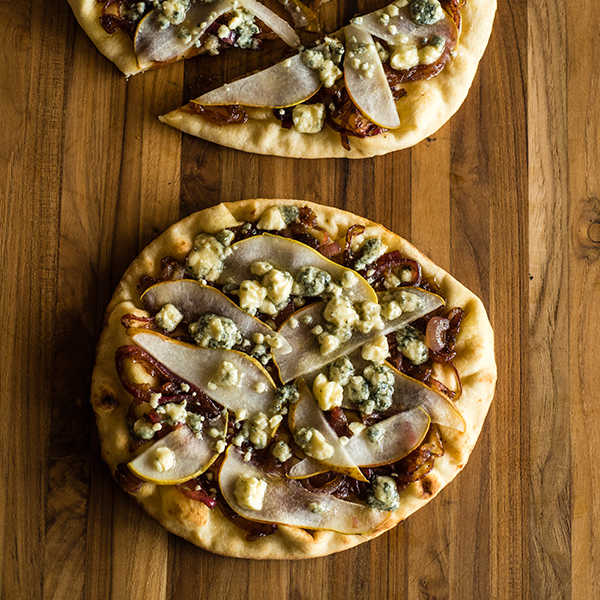 Recipe for Pear & Gorgonzola Naan Pizza