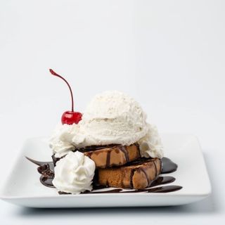  Recipe for Grilled Pound Cake Sundaes