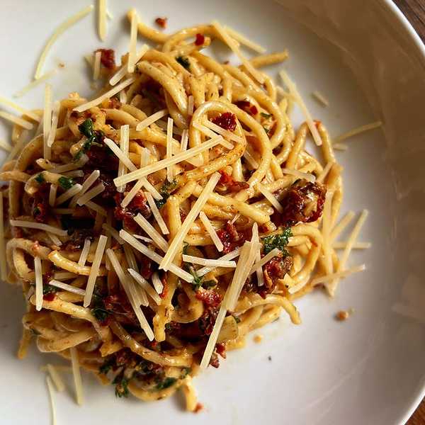 Recipe for Sundried Tomato Garlic Spaghetti