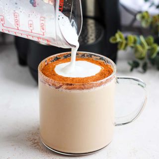 https://hamiltonbeach.com/assets/cache/pthumb/white-chocolate-salted-caramel-latte-1.7f1e032b.jpg
