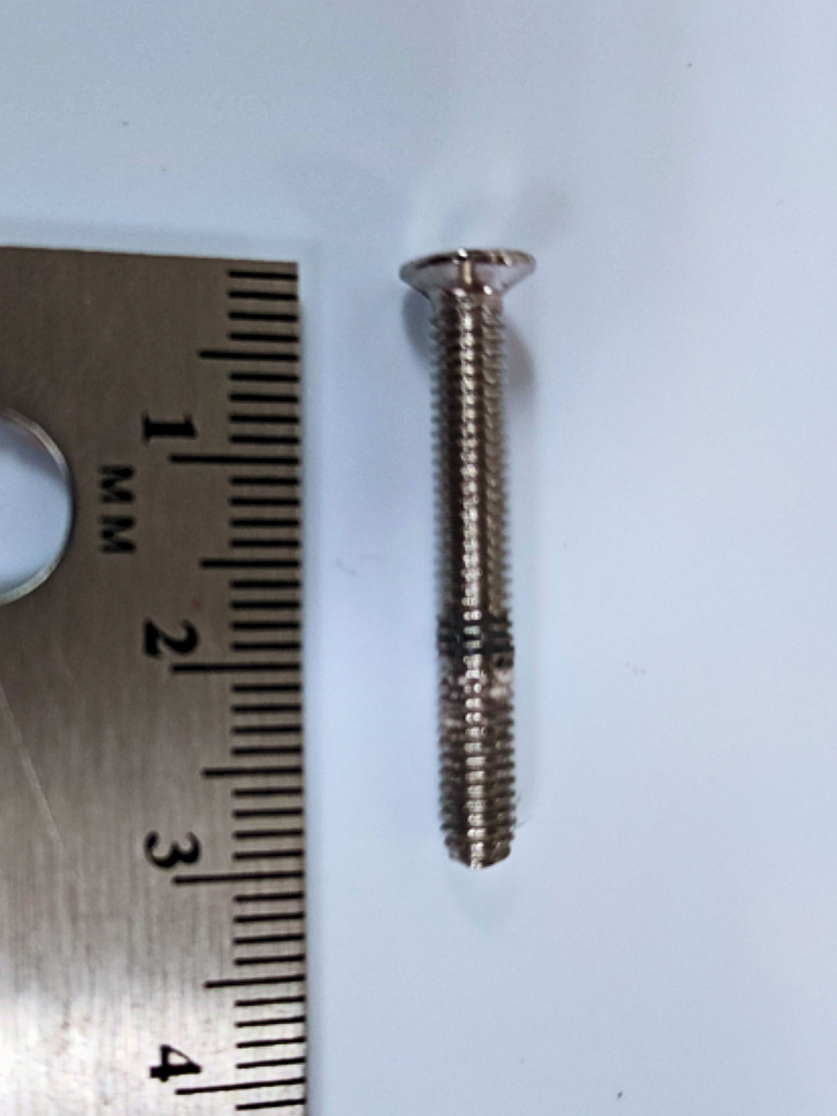 Screw 28mm