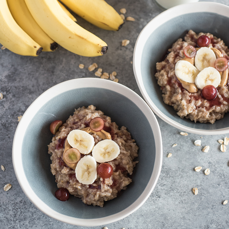 Recipe - Peanut Butter and Jelly Oatmeal Bowl