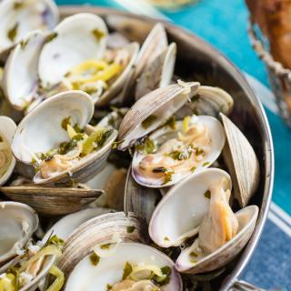 Blog for Grilled Clams with White Wine Sauce